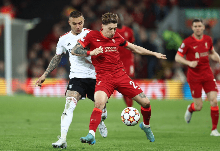 欧冠加时末段走向成谜，芝加哥公牛篮板制胜，压力陡增，赛程密集仍需轮换